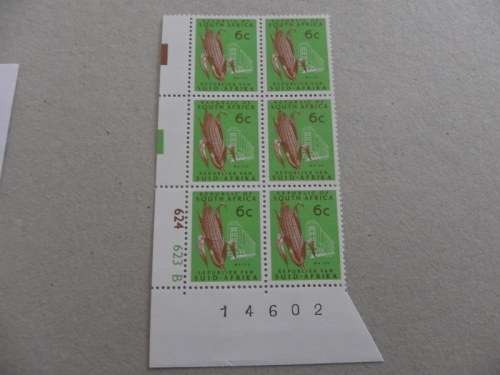 RSA 1st Definitive Series (1961) - 6c Mint Control Block (# 624 623 B) Scarce Block CV @ R130-00