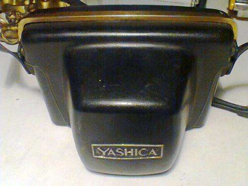 A VINTAGE & VERY COLLECTABLE YASHICA CAMERA WITH LEATHER CASE & STRAP.