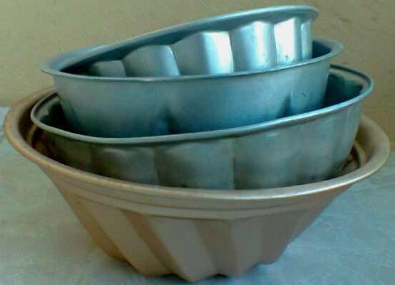 From GRAN'S Kitchen, 4 x Vintage Jelly Molds , Various sizes. All in good condition for their Age.