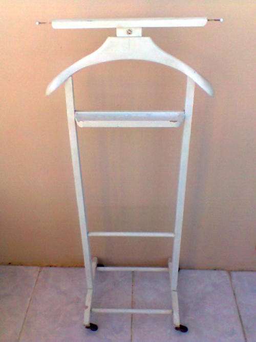 Awesome RETRO Made in ITALY F>R BREVETTATO Dumb Valet Clothing Stand with side Tie Rails & 4 Wheels.