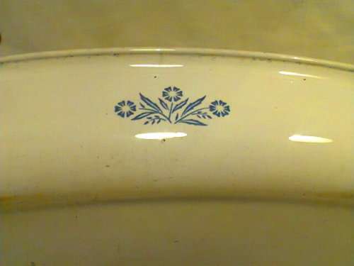 A first edition "CORNING WARE" roasting pan made in USA. Needs TLC. In good secondhand condition.