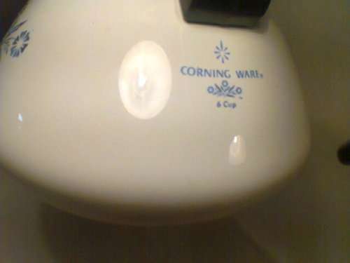 Awesome for your collection a never been used "Corning Ware" Kettle with Lid. In Excellent Condition