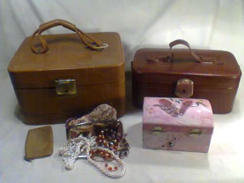 2 Ladies Vanity case's.Pullman with a lock & Key.A Red one& a Musical Ballerina. Second/h condition.