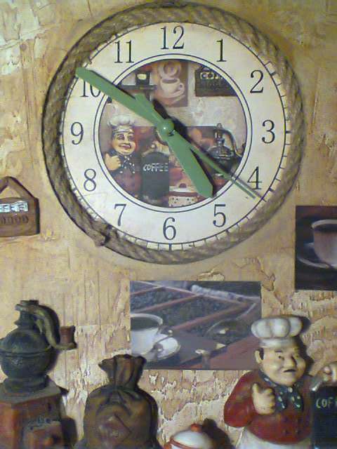 Kitchen Quartz Beautiful Chef motif Clock with Key rack working in good second hand used condition.