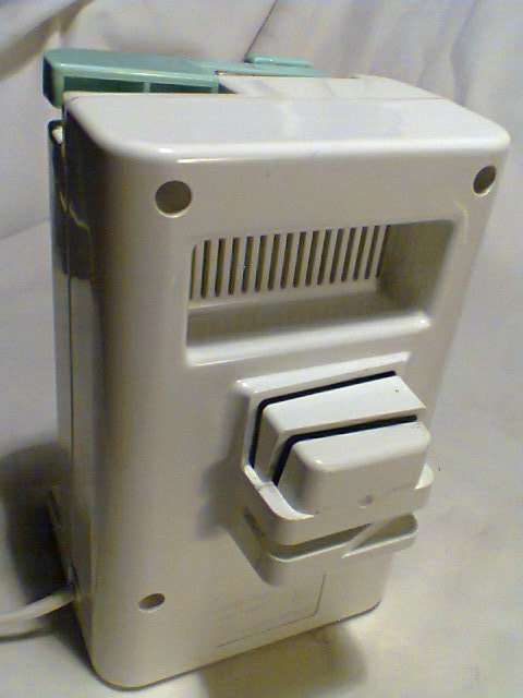 A old Vintage Pineware Can/Knife opener + Berville snackwich toaster.In good s/hand working order