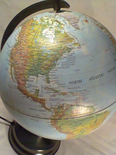 In good s/hand condition. Large Vintage working 3 stages on Touch Light-up World Globe.No scratches.