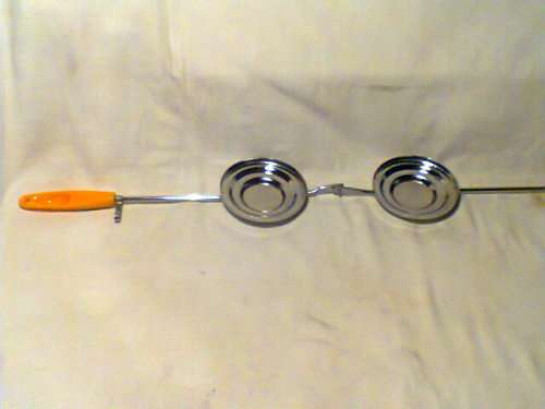 This is for the Collector.A yellow grip Jaffle sandwich Toaster, in good used second hand Condition.