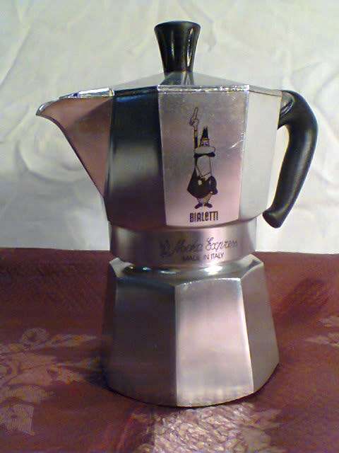 A Vintage Bialetti Moka Express Peculator.Made in Italy this Espresso Kettle all it's sieves & Seal