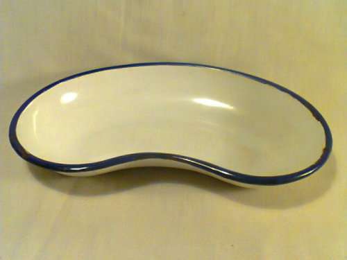 Vintage L/heavy enamel Wash Table set. 4 Items. Out of a Old Margate Hotel & in good used condition.