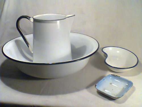 Vintage L/heavy enamel Wash Table set. 4 Items. Out of a Old Margate Hotel & in good used condition.