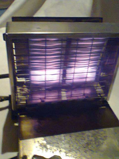 2 Vintage machines a Drop-side Toaster made by "Berda" + Snack which make in full working condition.