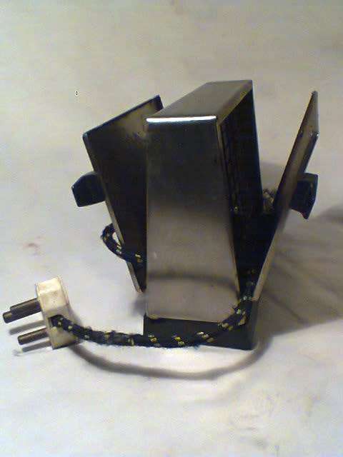 2 Vintage machines a Drop-side Toaster made by "Berda" + Snack which make in full working condition.