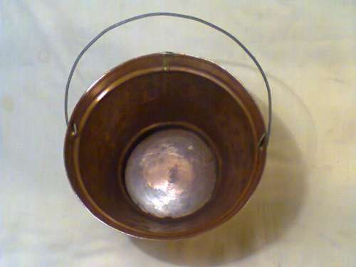A Hand Beaten 1 litre Copper Bucket checked no leaks. In good condition. Sold as used in second hand