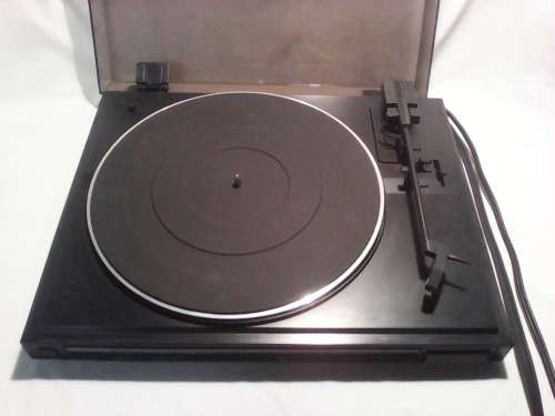 A Blast from the past. A Vintage "Kenwood"  Belt Drive K D 37R record player. In working condition.