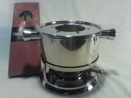 A Awesome Vintage almost new complete & clean Fondue set & plus 6 Forks.Ideal for that family party.