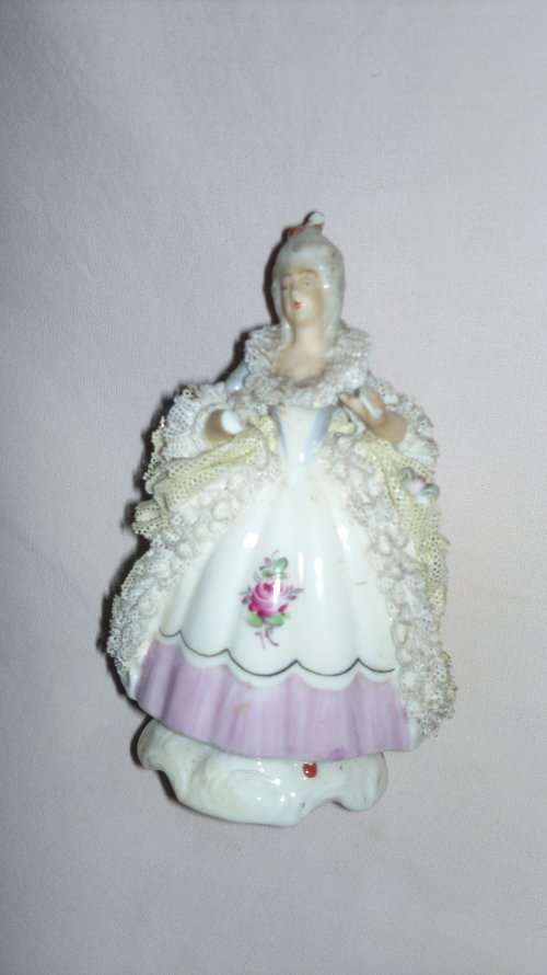 ` DRESDEN ` doll.All For the collector 6 items, Shoe, Doll, Trinket Casket, Fue Dog and 2 Soldiers.