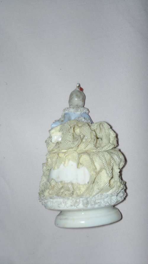 ` DRESDEN ` doll.All For the collector 6 items, Shoe, Doll, Trinket Casket, Fue Dog and 2 Soldiers.