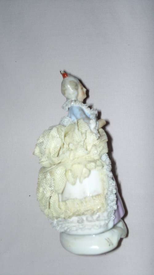 ` DRESDEN ` doll.All For the collector 6 items, Shoe, Doll, Trinket Casket, Fue Dog and 2 Soldiers.