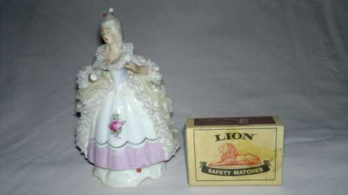 ` DRESDEN ` doll.All For the collector 6 items, Shoe, Doll, Trinket Casket, Fue Dog and 2 Soldiers.