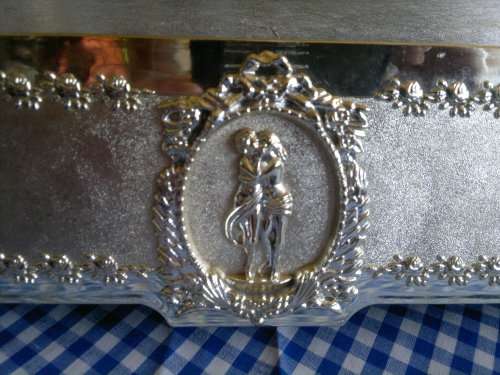 A WoW Cake Stand to display that impressive Wedding Classic Cake. Size: 435mm Sq x 100mm high.