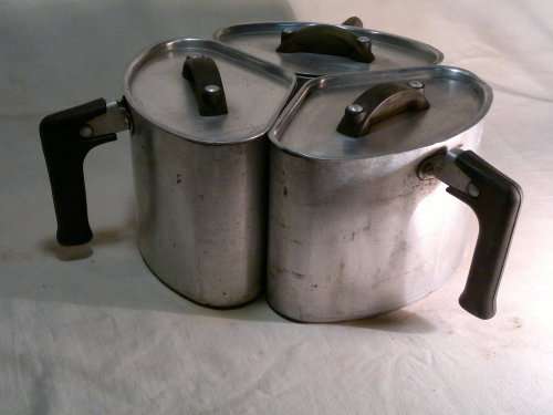 Oldies but still strong 3 X Hart 1/3 Cooking Pots. Ideal for the older Kitchen to display.