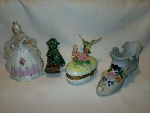 ` DRESDEN ` doll.All For the collector 6 items, Shoe, Doll, Trinket Casket, Fue Dog and 2 Soldiers.