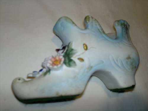 ` DRESDEN ` doll.All For the collector 6 items, Shoe, Doll, Trinket Casket, Fue Dog and 2 Soldiers.