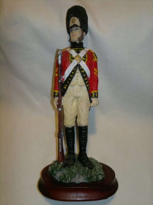 ` DRESDEN ` doll.All For the collector 6 items, Shoe, Doll, Trinket Casket, Fue Dog and 2 Soldiers.