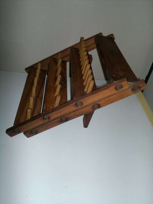 A 1950`s Vintage 3 rows wooden Thread Tolljies Fold up holder. Size folded: 230mm x 225mm.
