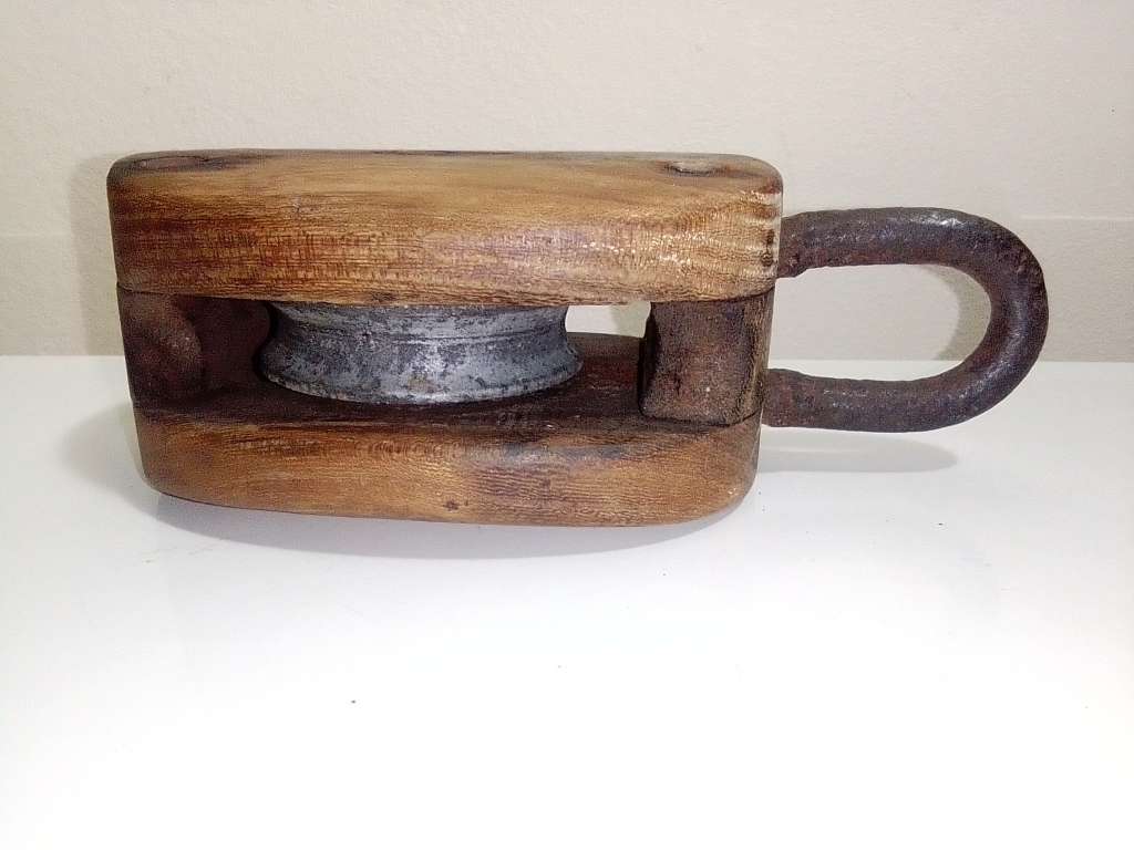 Wood Tackle Lifting Block Circa 1850-1909 Good Condition. Old Sailboat wooden pulley 160mm long..
