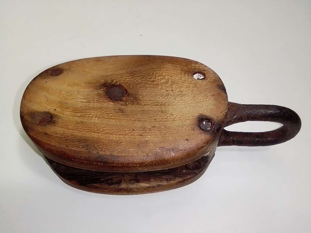 Wood Tackle Lifting Block Circa 1850-1909 Good Condition. Old Sailboat wooden pulley 160mm long..