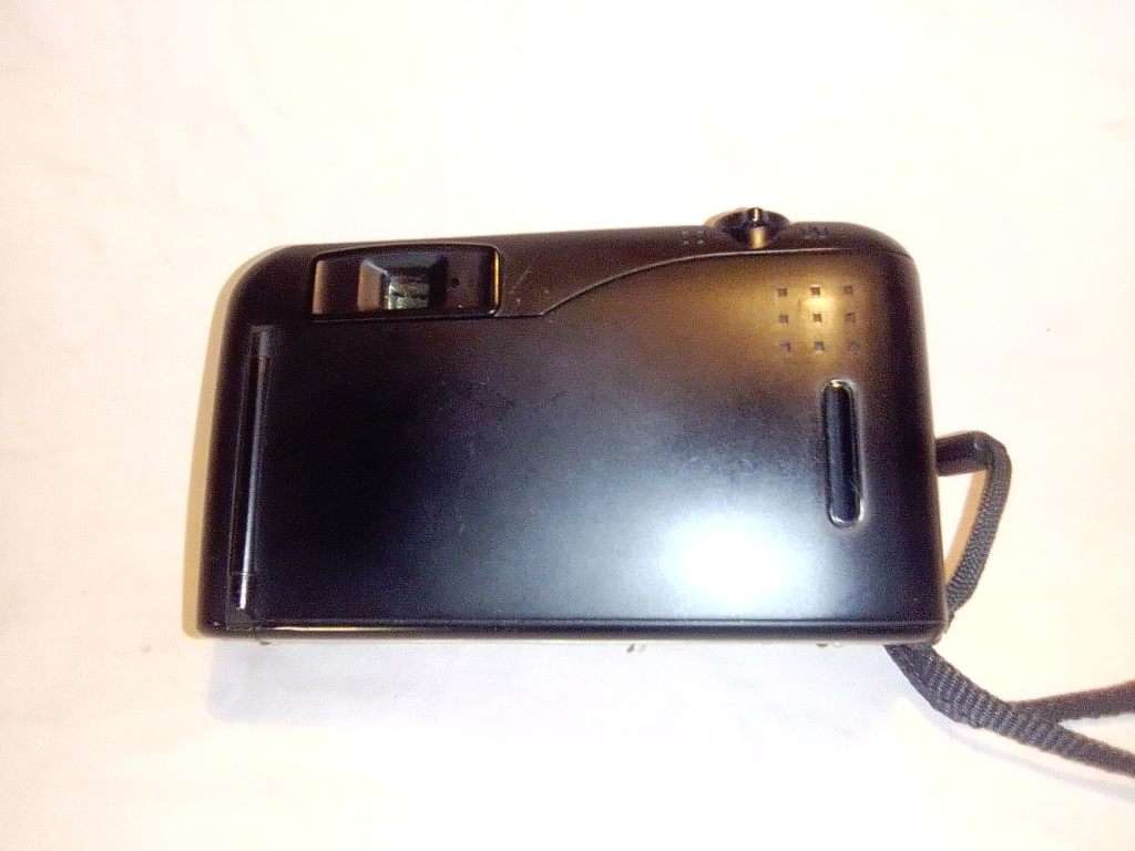 A Ricoh RZ 700s Camera 35mm in neat condition not tested. Estate Auction.