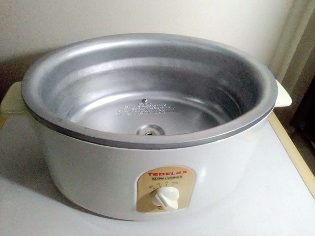 Att SeaAch Reserved.  Vintage 1970's Tedelex Crock pot that it Looks like it`s never been used.