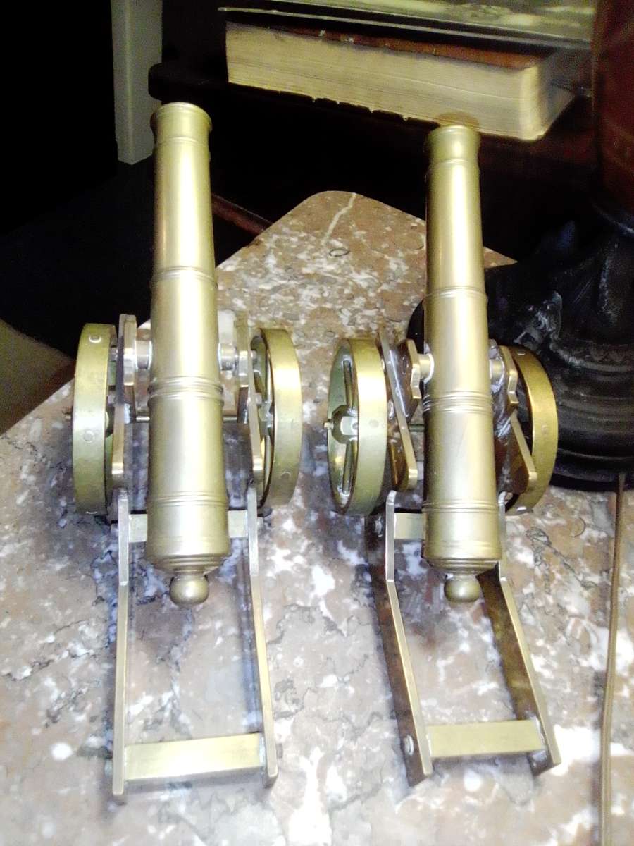 Bid per ONE. There are Two impressive Cannons 1.1kg EA. Impressive Very Heavy Solid Brass Canon`s.