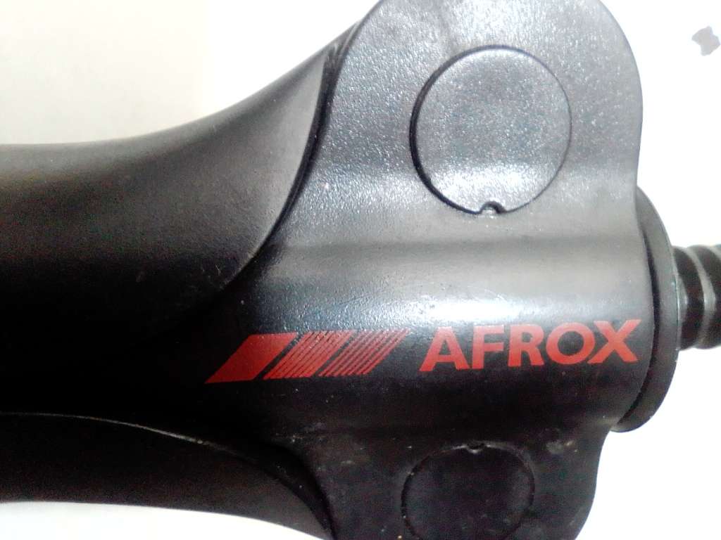 Vintage Bar Items. Richelieu, Afrox+Hand held Wine cork puller, White Horse, Vat 69, Black&White