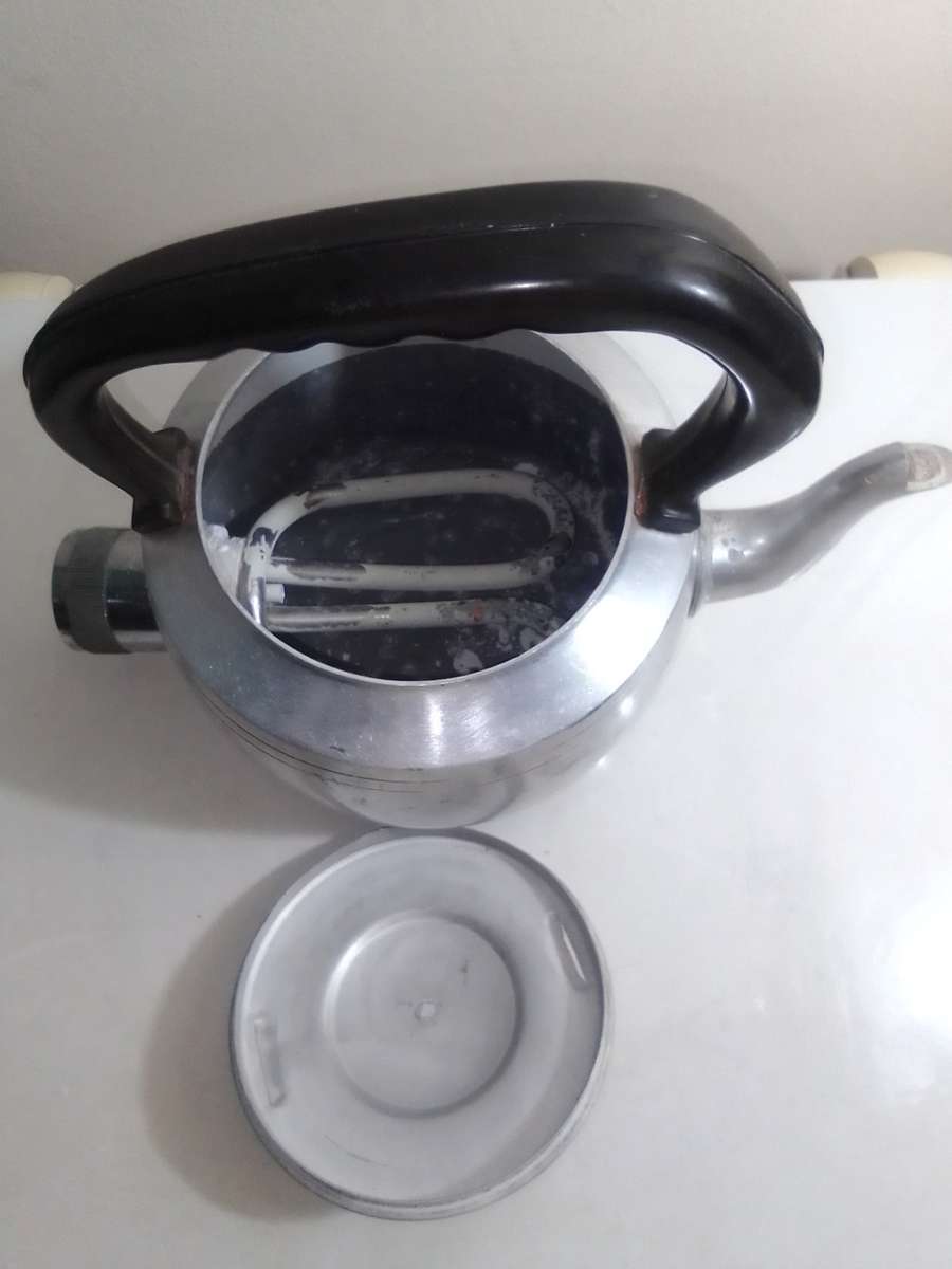 Very old Vintage working 4 pint 2000Watt Electric Kettle from the 1960's.