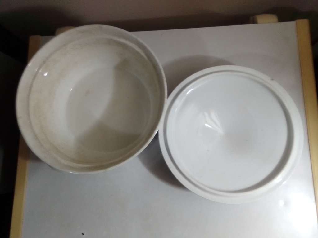 Rare find a TG Green Cornish Kitchen Ware Tureen. The Green Mft sheild Stamp started in 1920.