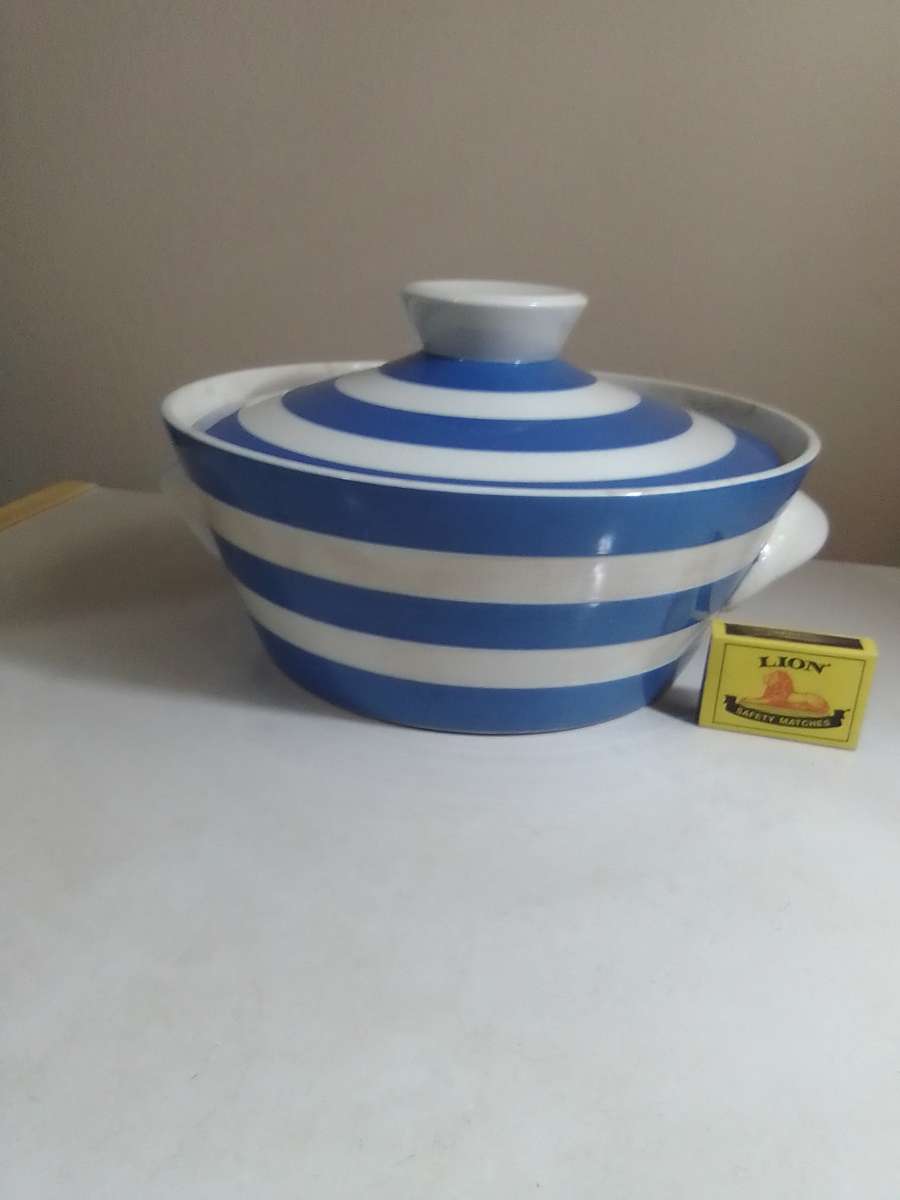 Rare find a TG Green Cornish Kitchen Ware Tureen. The Green Mft sheild Stamp started in 1920.