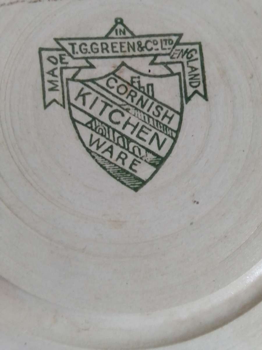 Rare find a TG Green Cornish Kitchen Ware Tureen. The Green Mft sheild Stamp started in 1920.