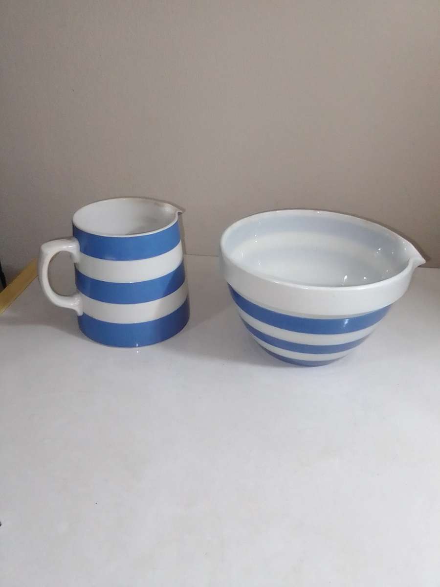 TG Green Cornish Kitchen Ware a milk jug+ mixing bowl. Ideal for use or Display.