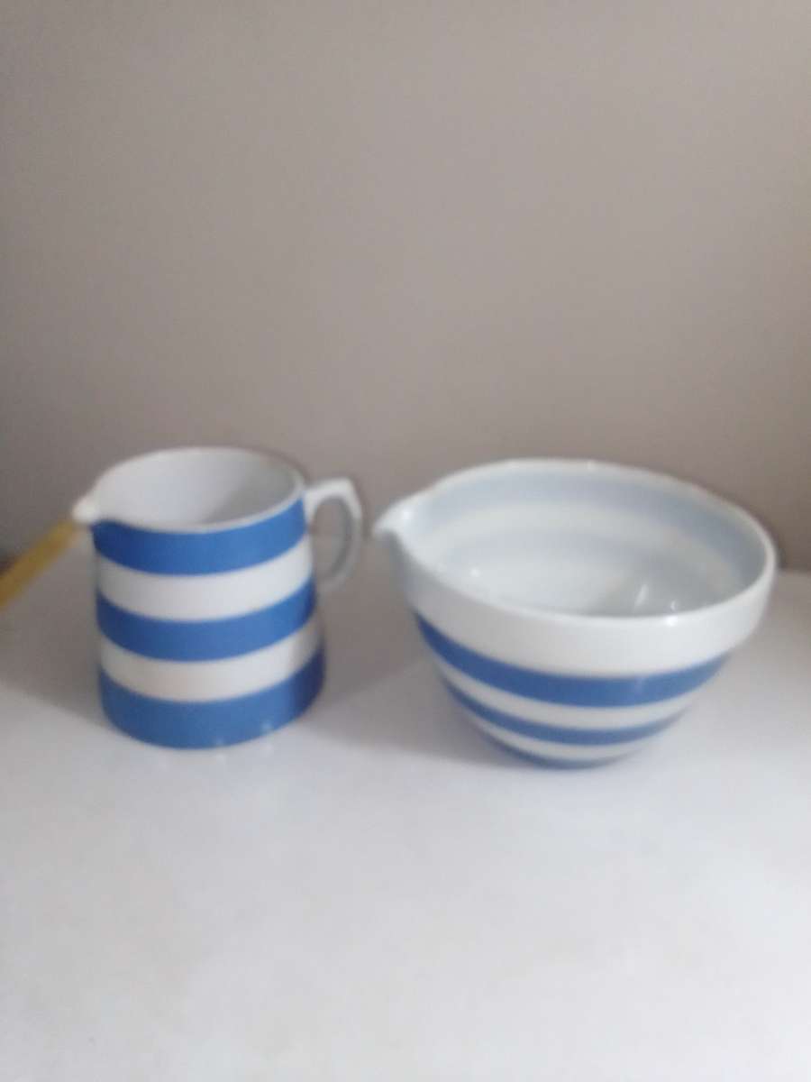 TG Green Cornish Kitchen Ware a milk jug+ mixing bowl. Ideal for use or Display.