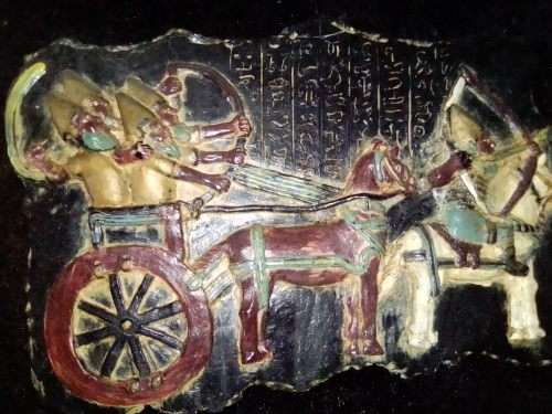 Antique Soldiers at war in a chariot plus Worrior on horse. Cast in a hard composite metatial.
