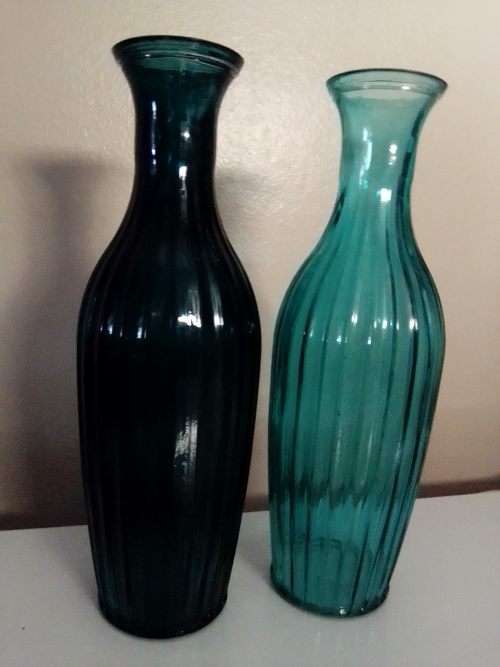 Three coloured 22cm Tall Vase`s. All in good used condition