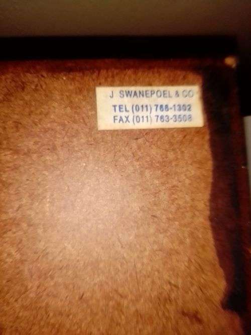 A vntage gift box. Special Reserve Gold Seal `Ballentine`s` + 2 Crystal Glasses in heavy Velvet Box