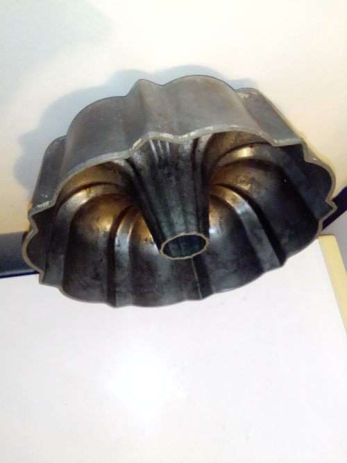 1950 scares a real collectors piece a Cake Mold. NORDIC WARE Heavy cast bakeing product.