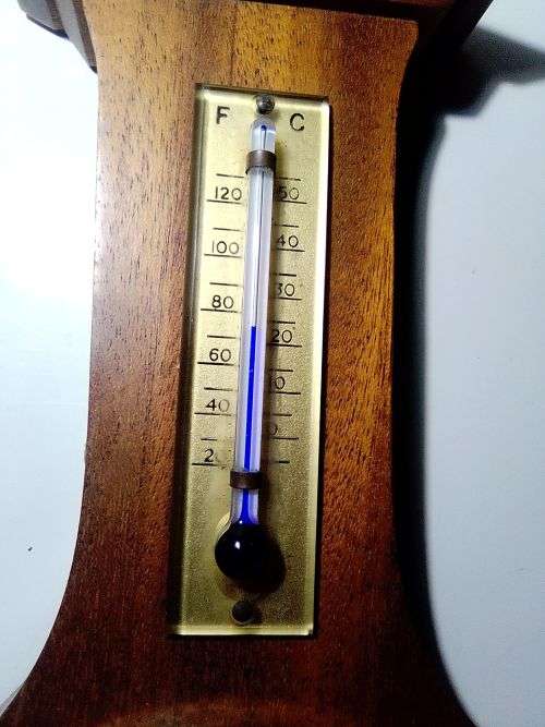 A working Vintage ` Talyor` Banjo Berometer made in England. Size: 280mm Tall.