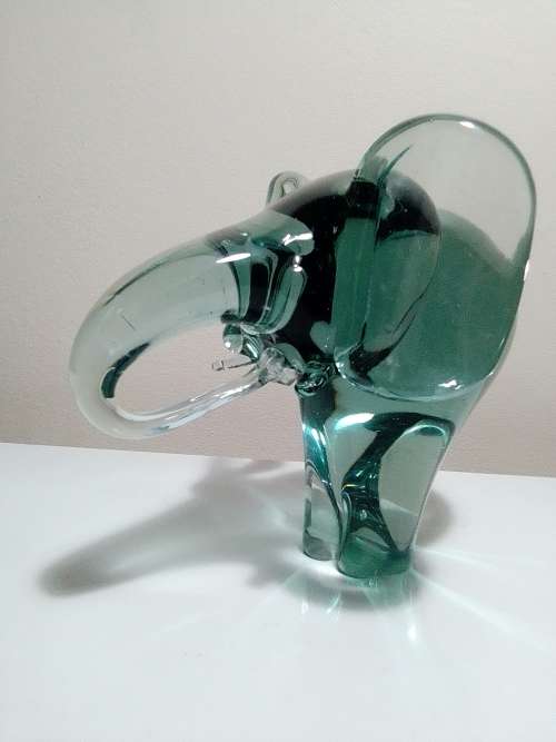 WOW A Beautiful ` Handmade Ngwenya Glass Kingdom of Swaziland ` Large Glass Elephant 18cm Tall