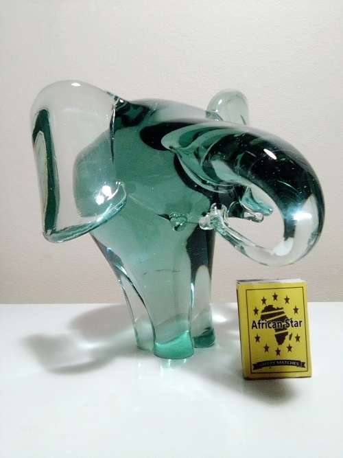 WOW A Beautiful ` Handmade Ngwenya Glass Kingdom of Swaziland ` Large Glass Elephant 18cm Tall
