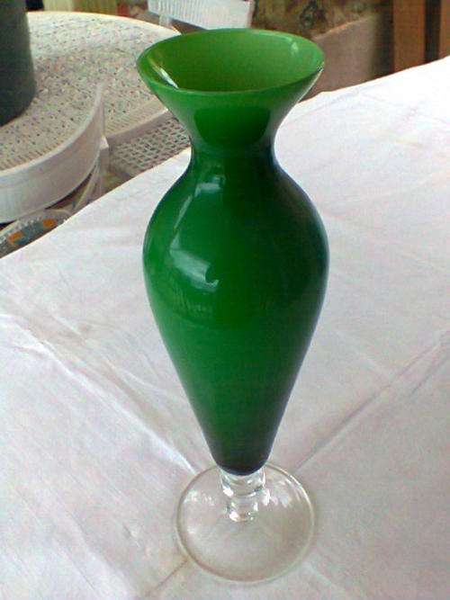 A Large Green 37cm Munro?? Vase in excelent condition. Postage R65-00 + 2% Insurance