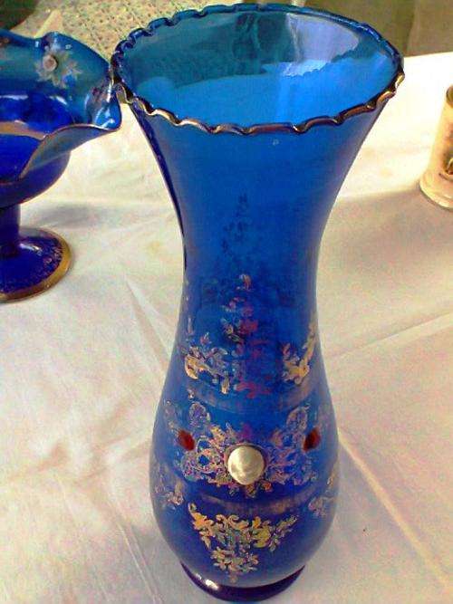 A Fancy Blue Vase with two Faces & 24ct Gold Patern. 35cm Tall . Postage R65-00 +2% Insurance.